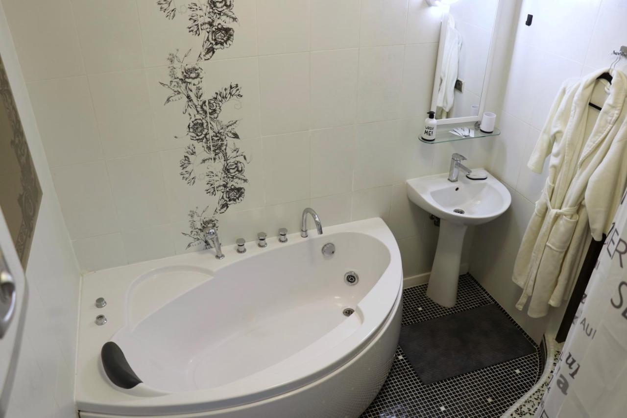 Bogdanov Yar Hotel Kiev Bagian luar foto