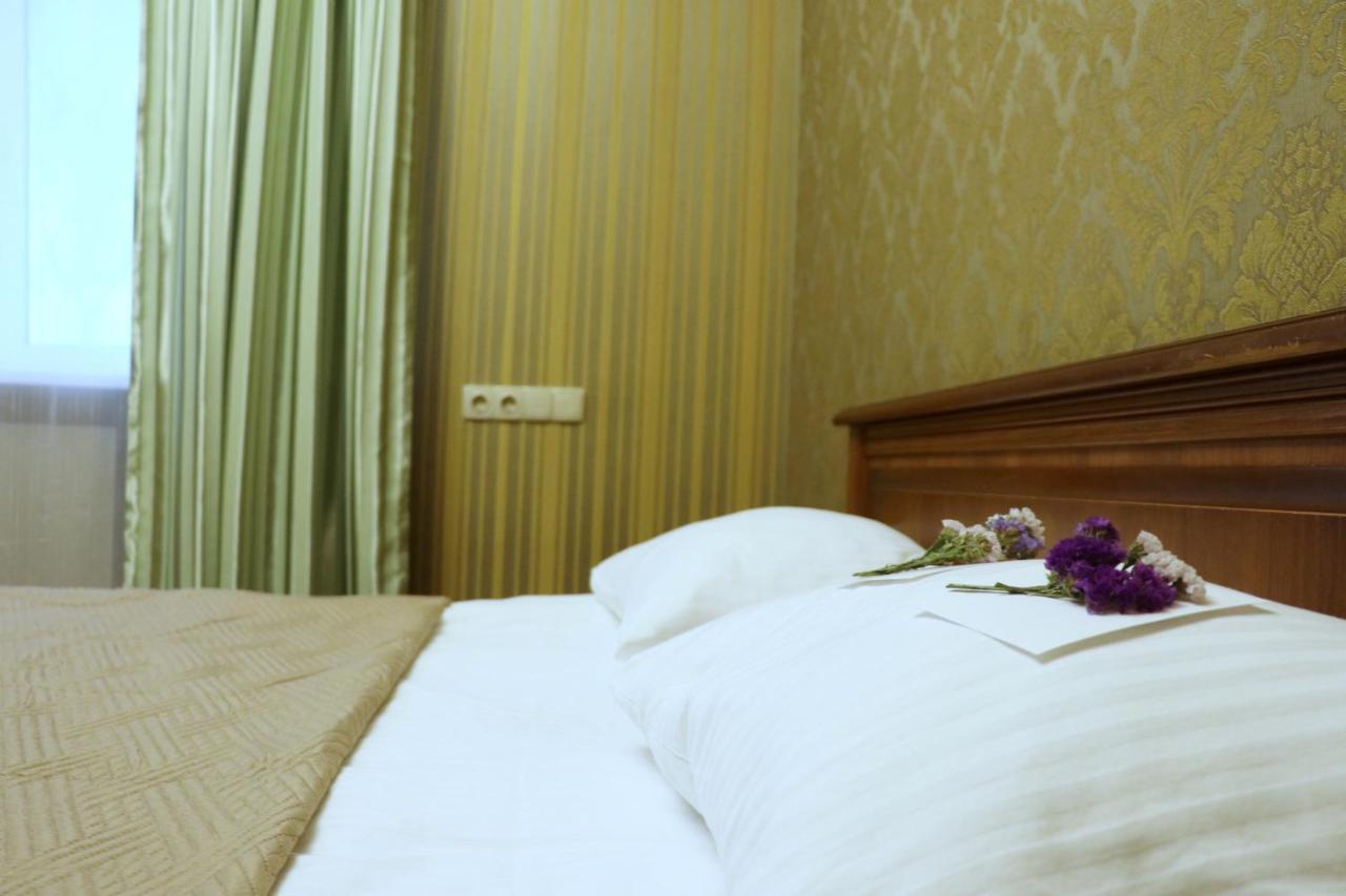 Bogdanov Yar Hotel Kiev Bagian luar foto