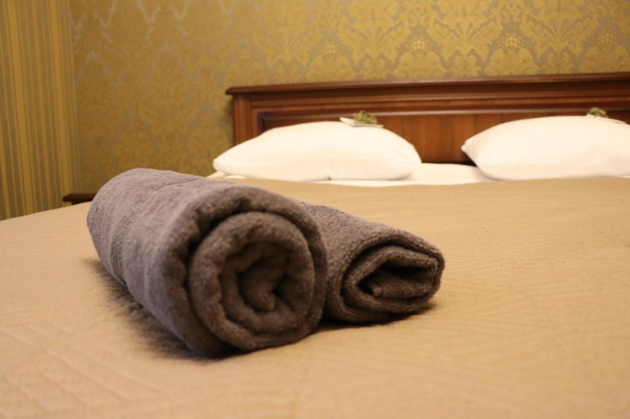 Bogdanov Yar Hotel Kiev Bagian luar foto
