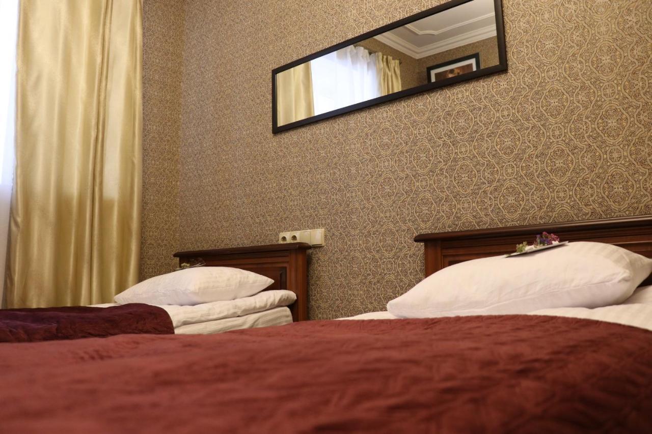 Bogdanov Yar Hotel Kiev Bagian luar foto
