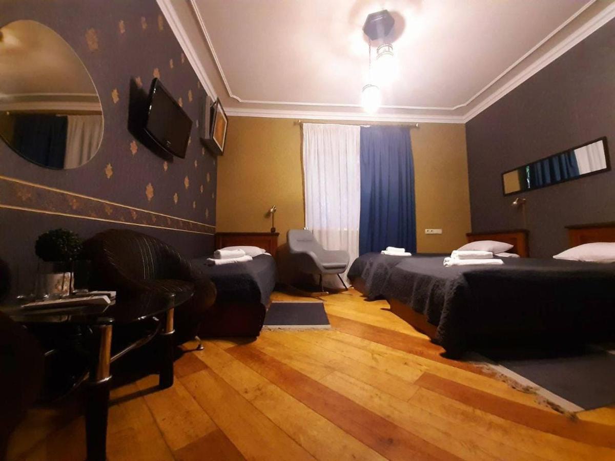 Bogdanov Yar Hotel Kiev Bagian luar foto