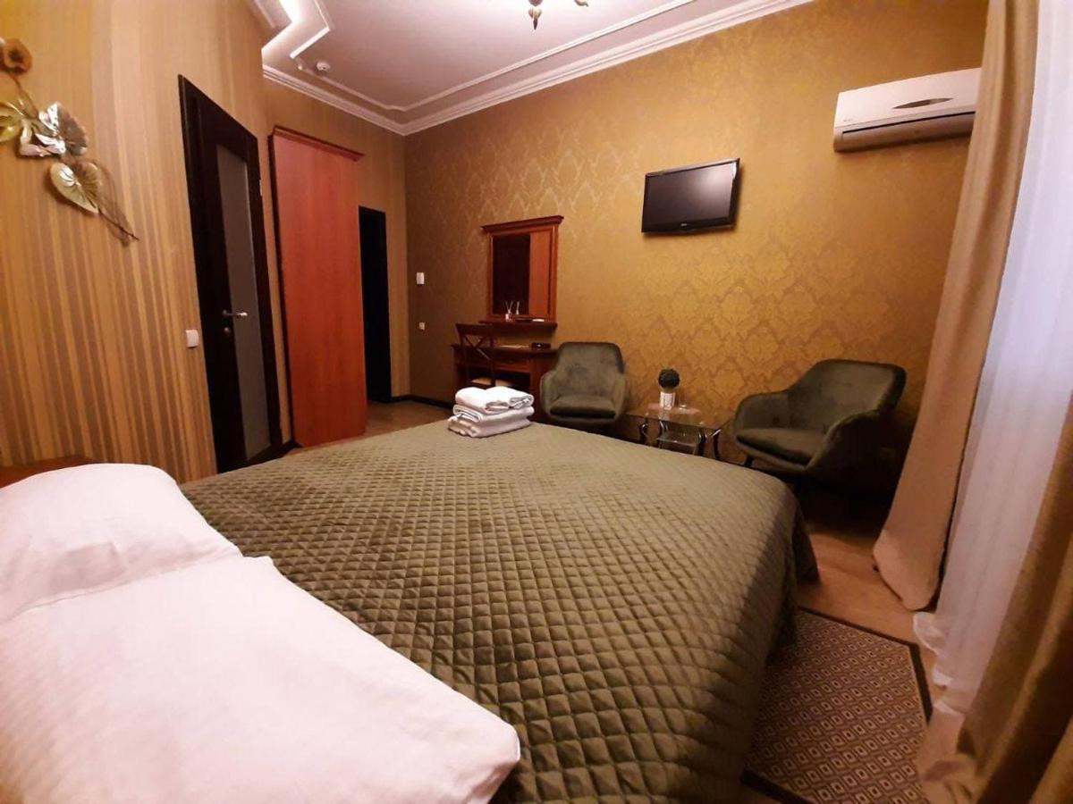 Bogdanov Yar Hotel Kiev Bagian luar foto